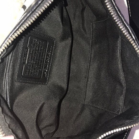 Coach Signature small purse. - Picture 3 of 7